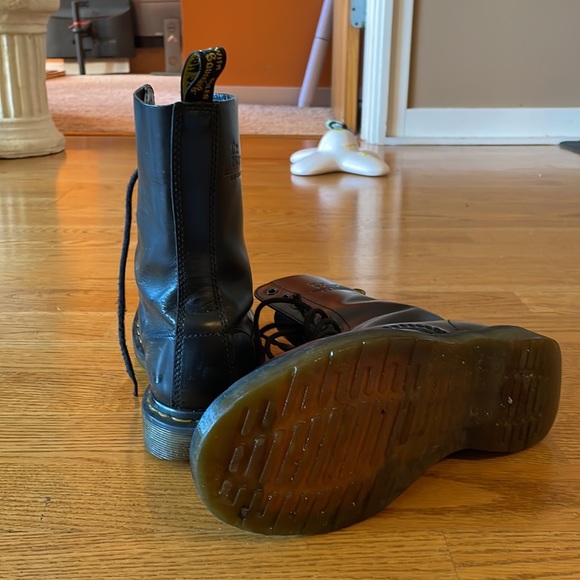 Dr. Martens classic combat boots, s7 - Picture 2 of 10